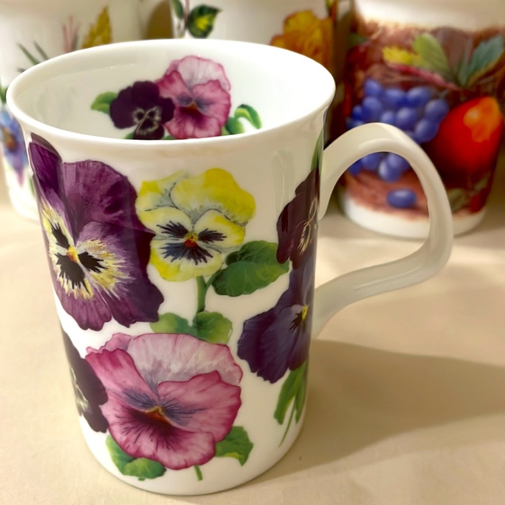 Made in ENGLAND. Set of 8 Coffee Mugs/Cups E1190